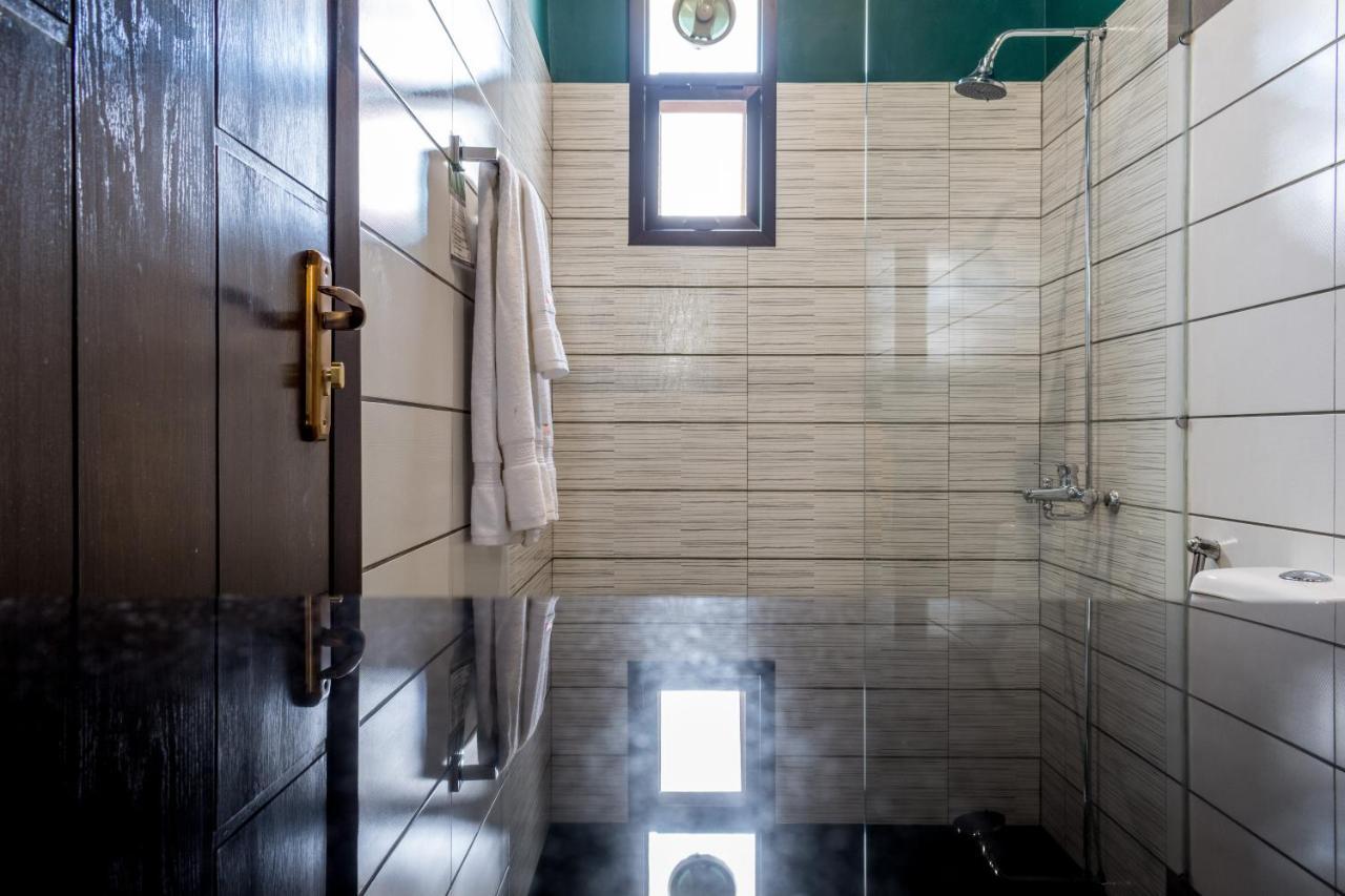 Lokal Rooms X Shahrah-E-Faisal Karachi Buitenkant foto
