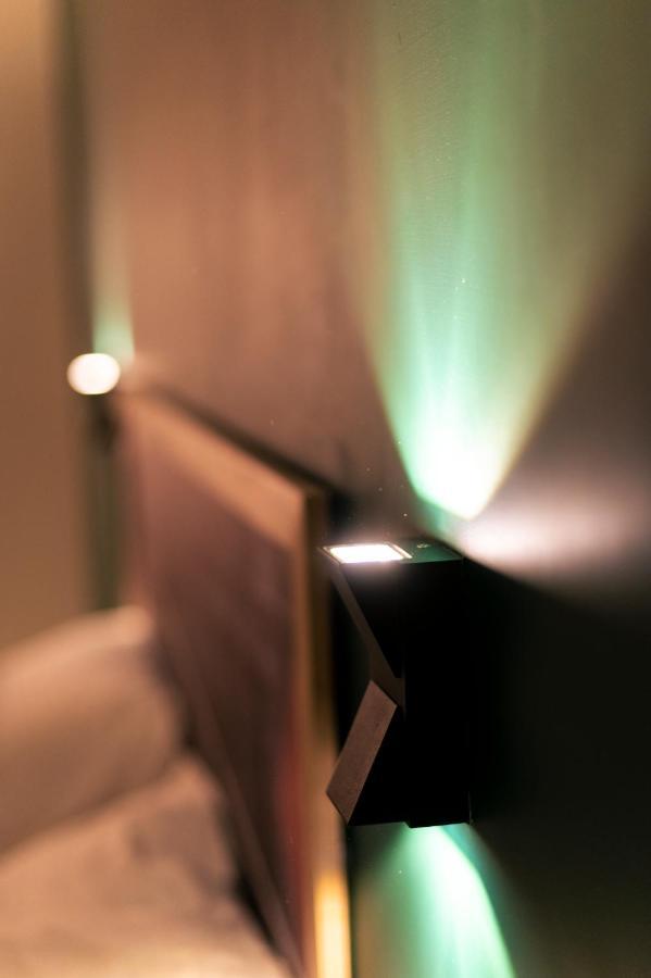Lokal Rooms X Shahrah-E-Faisal Karachi Buitenkant foto