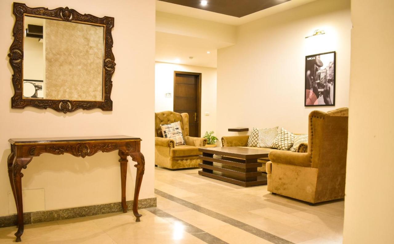 Lokal Rooms X Shahrah-E-Faisal Karachi Buitenkant foto